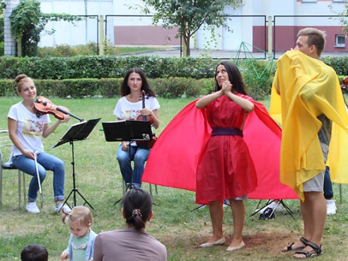 Завершился сезон летних музыкальных пикников для детей и родителей в галерее Ващенко (фото)