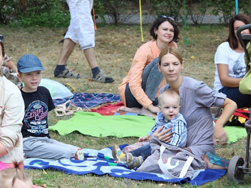 Завершился сезон летних музыкальных пикников для детей и родителей в галерее Ващенко (фото)