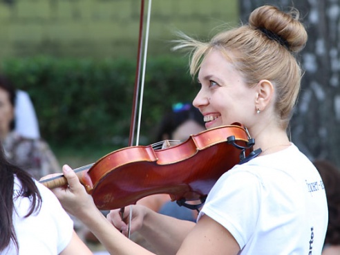Завершился сезон летних музыкальных пикников для детей и родителей в галерее Ващенко (фото)
