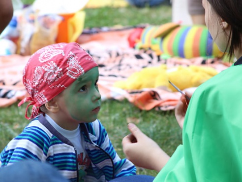 Завершился сезон летних музыкальных пикников для детей и родителей в галерее Ващенко (фото)