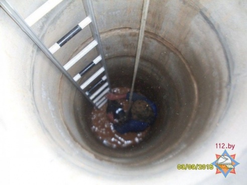 В Глубокском районе 3 сентября спасатели помогли мужчине выбраться из колодца (ФОТО)