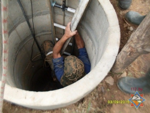 В Глубокском районе 3 сентября спасатели помогли мужчине выбраться из колодца (ФОТО)