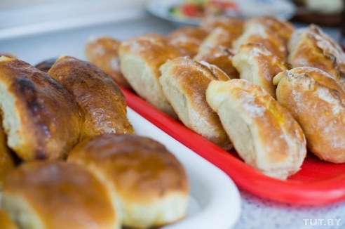 «Люди стали разменной монетой». Европейские дипломаты пришли в гости к украинским беженцам в Гомеле