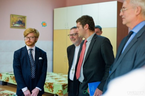 «Люди стали разменной монетой». Европейские дипломаты пришли в гости к украинским беженцам в Гомеле