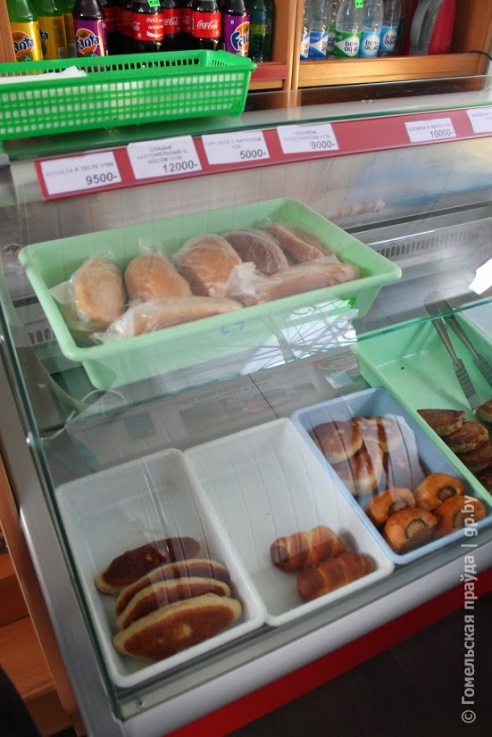 За хроническую просрочку госсаннадзор закрыл кафе «Хутка-смачна» на Черниговской трассе