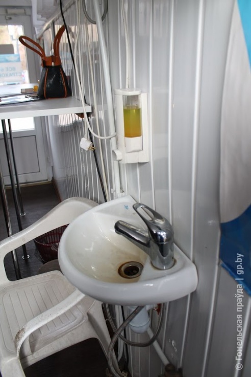 За хроническую просрочку госсаннадзор закрыл кафе «Хутка-смачна» на Черниговской трассе