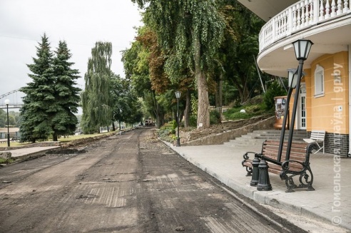 В Гомельском парке обновляют дорогу между Киевским и Билецким спусками