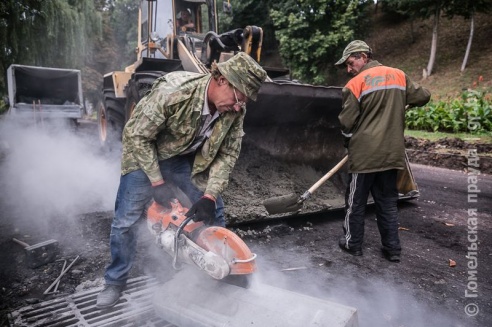 В Гомельском парке обновляют дорогу между Киевским и Билецким спусками
