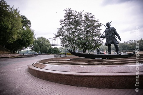 В Гомельском парке обновляют дорогу между Киевским и Билецким спусками