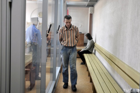 Куда смотрели родня, медики и педагоги, пока тело ребенка 8 месяцев лежало в гомельской малосемейке