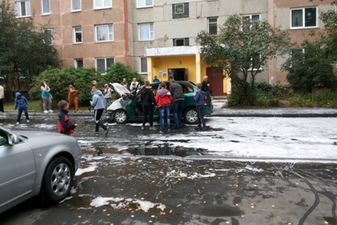 В Жодино сгорел автомобиль. Фотофакт