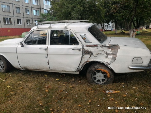 Водитель на ГАЗ-24 вылетел с дороги, закрыл машину и ушел по делам