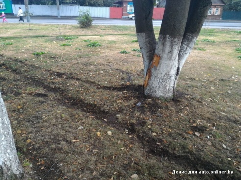 Водитель на ГАЗ-24 вылетел с дороги, закрыл машину и ушел по делам