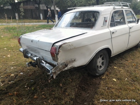 Водитель на ГАЗ-24 вылетел с дороги, закрыл машину и ушел по делам