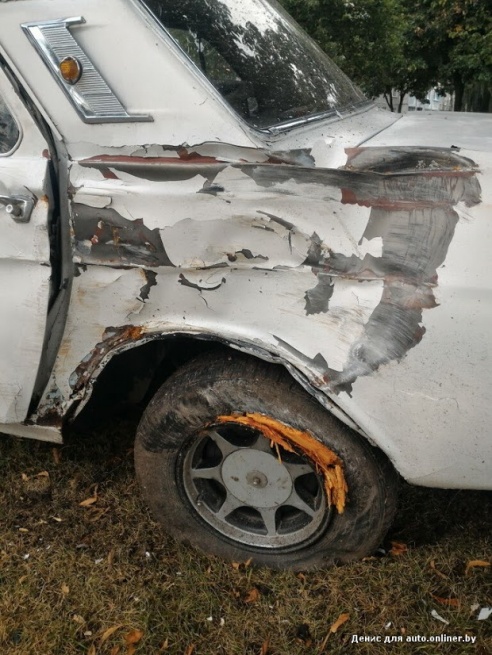 Водитель на ГАЗ-24 вылетел с дороги, закрыл машину и ушел по делам