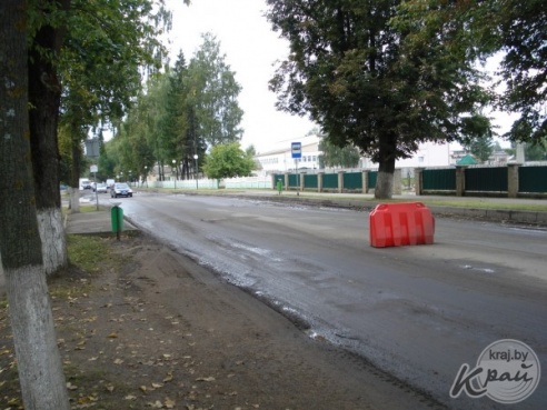 В Вилейке на улице Первомайской строят подземную ливневую канализацию (ФОТО)