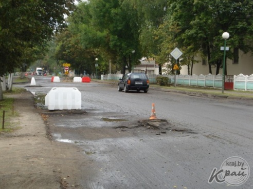 В Вилейке на улице Первомайской строят подземную ливневую канализацию (ФОТО)