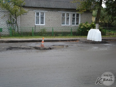 В Вилейке на улице Первомайской строят подземную ливневую канализацию (ФОТО)