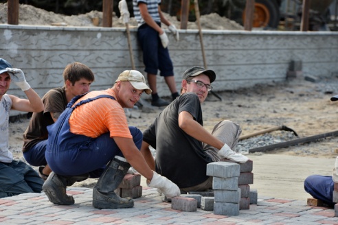 Композиция «Маяк» уже установлена на обновленной набережной (фото)