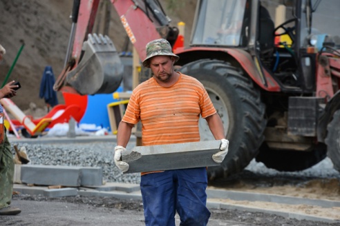 Композиция «Маяк» уже установлена на обновленной набережной (фото)