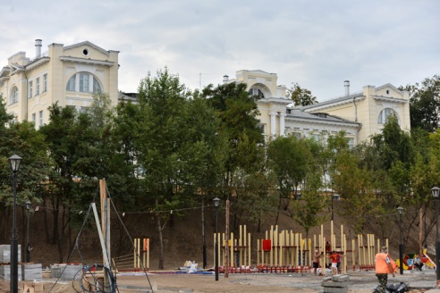 Композиция «Маяк» уже установлена на обновленной набережной (фото)