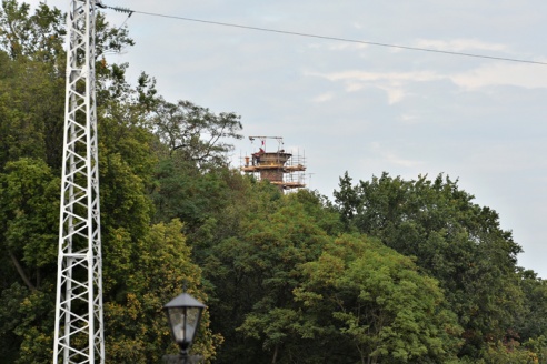 Композиция «Маяк» уже установлена на обновленной набережной (фото)