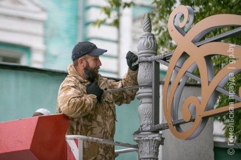 На Киевском спуске появилась арка