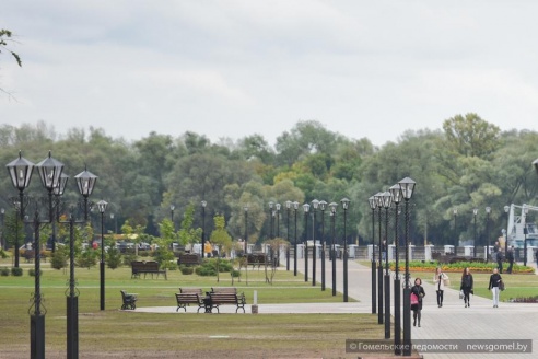 Композиция «Маяк», фонари под старину и детские игровые зоны – в Гомеле прошла официальная церемония открытия новой набережной