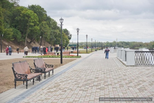 Композиция «Маяк», фонари под старину и детские игровые зоны – в Гомеле прошла официальная церемония открытия новой набережной