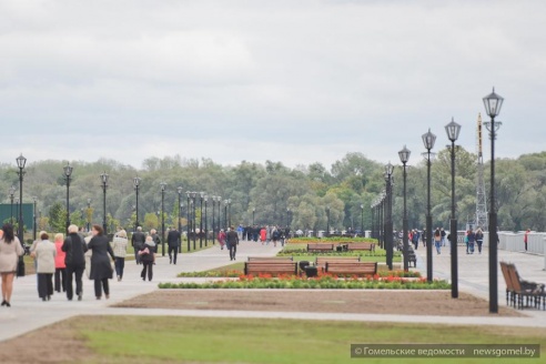 Композиция «Маяк», фонари под старину и детские игровые зоны – в Гомеле прошла официальная церемония открытия новой набережной