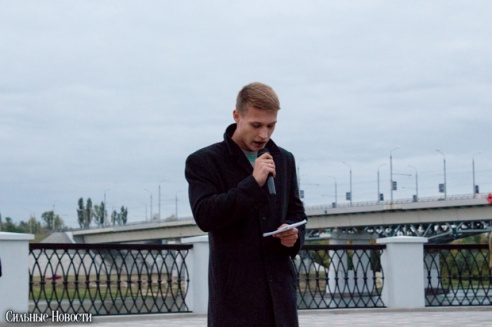 Рыцарские бои, танцы, пионерские песни и файер-шоу — в Гомеле открыли «Маяк» и новую набережную