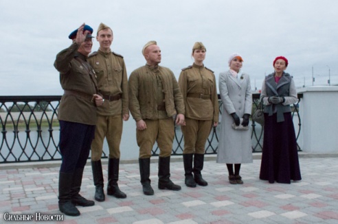 Рыцарские бои, танцы, пионерские песни и файер-шоу — в Гомеле открыли «Маяк» и новую набережную