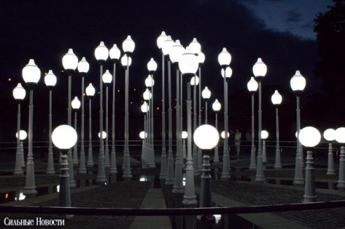 Рыцарские бои, танцы, пионерские песни и файер-шоу — в Гомеле открыли «Маяк» и новую набережную