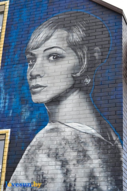 «Дом Гэтсби» в Светлогорске: кто рисовал картину и зачем она появилась