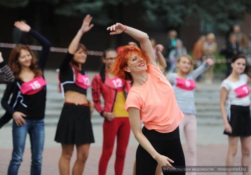 В конкурсе «Бег на каблуках-2015» приняли участие 19 девушек