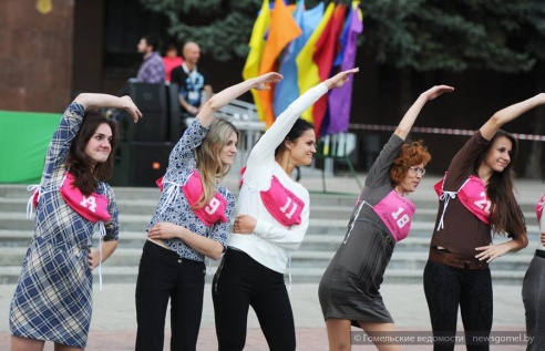 В конкурсе «Бег на каблуках-2015» приняли участие 19 девушек