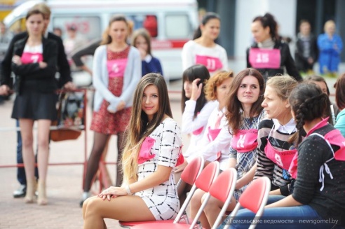 В конкурсе «Бег на каблуках-2015» приняли участие 19 девушек