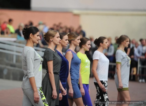 В конкурсе «Бег на каблуках-2015» приняли участие 19 девушек