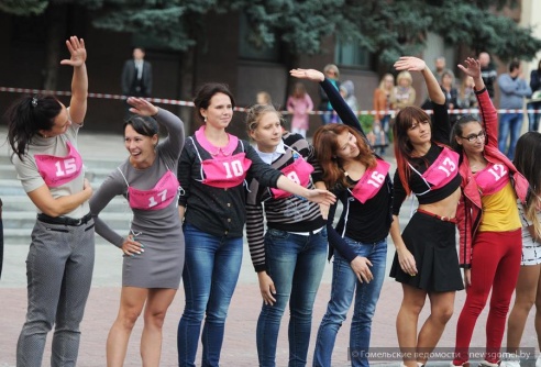 В конкурсе «Бег на каблуках-2015» приняли участие 19 девушек