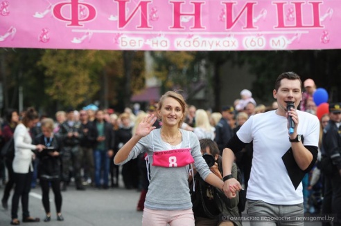 В конкурсе «Бег на каблуках-2015» приняли участие 19 девушек