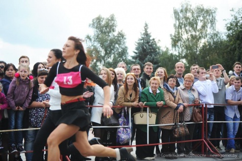 В конкурсе «Бег на каблуках-2015» приняли участие 19 девушек