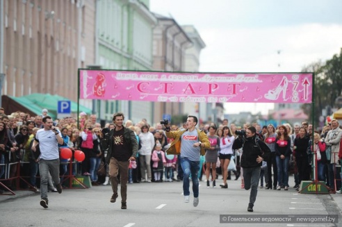 В конкурсе «Бег на каблуках-2015» приняли участие 19 девушек