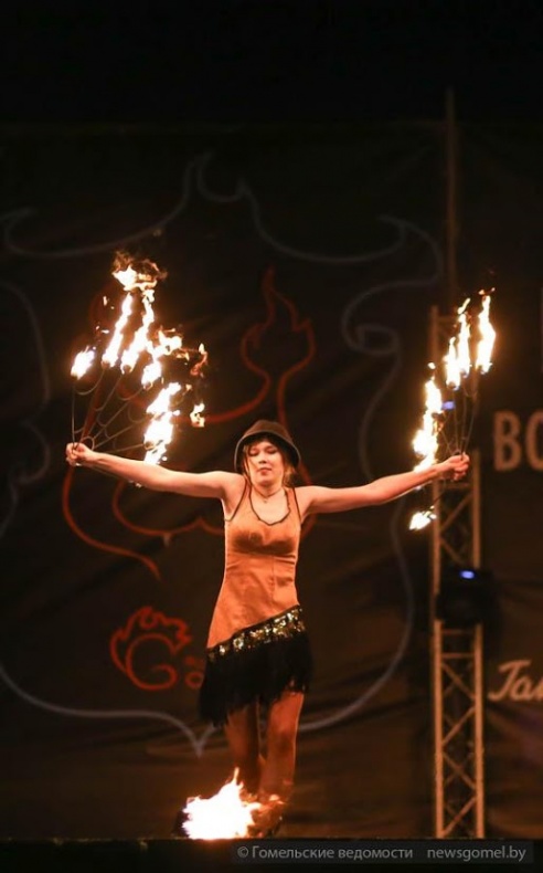 В День города на набережной состоялось огненное шоу