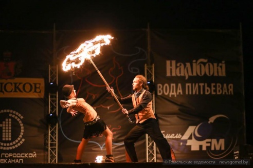 В День города на набережной состоялось огненное шоу