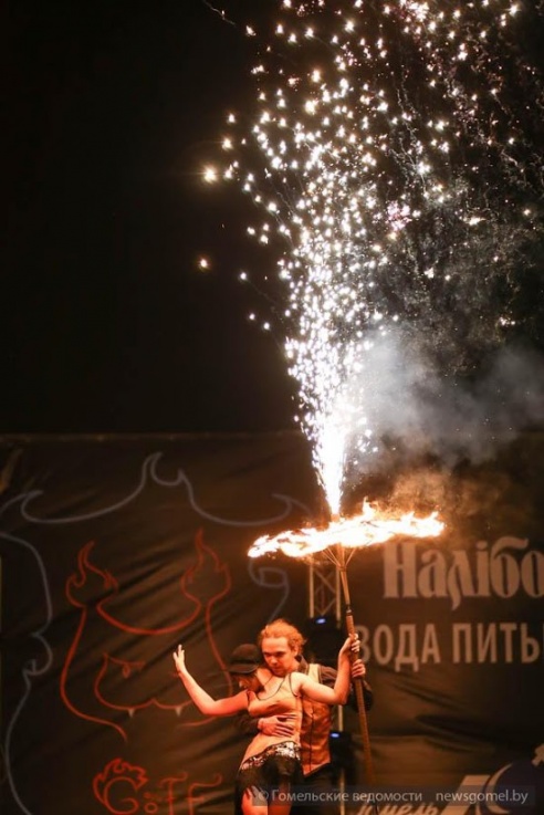 В День города на набережной состоялось огненное шоу