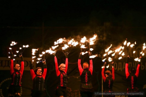 В День города на набережной состоялось огненное шоу