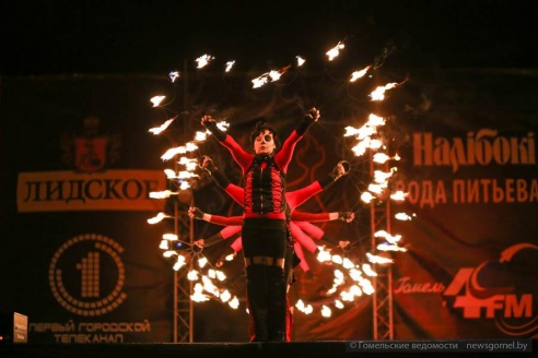 В День города на набережной состоялось огненное шоу