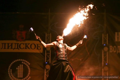 В День города на набережной состоялось огненное шоу