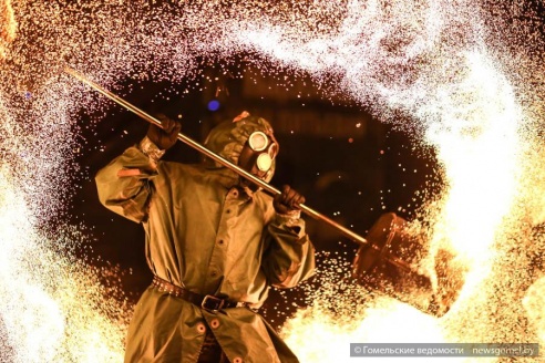 В День города на набережной состоялось огненное шоу