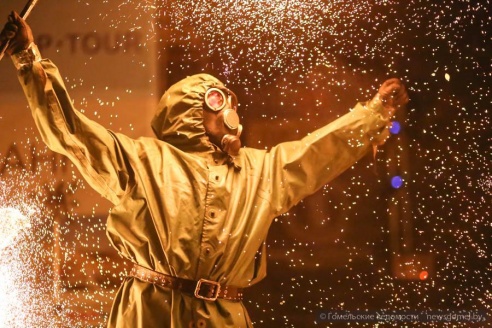 В День города на набережной состоялось огненное шоу